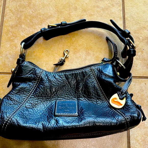 Dooney & Bourke Handbags - Dooney & Burke purse